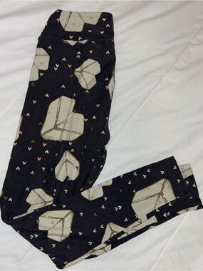 LuLaRoe Black Leggings with Cream & Pink Heart Print